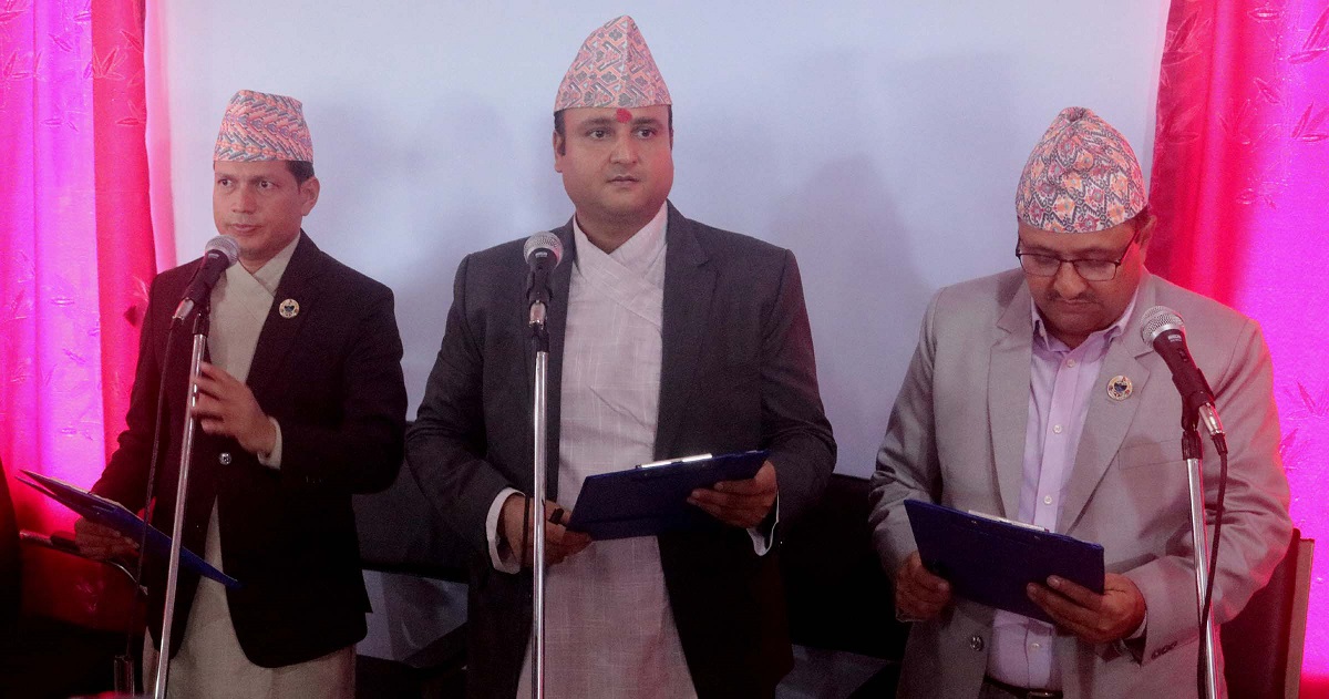 कोशी प्रदेशका तीन मन्त्रीले लिए शपथ 